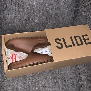 Yeezy Slides “Flax”